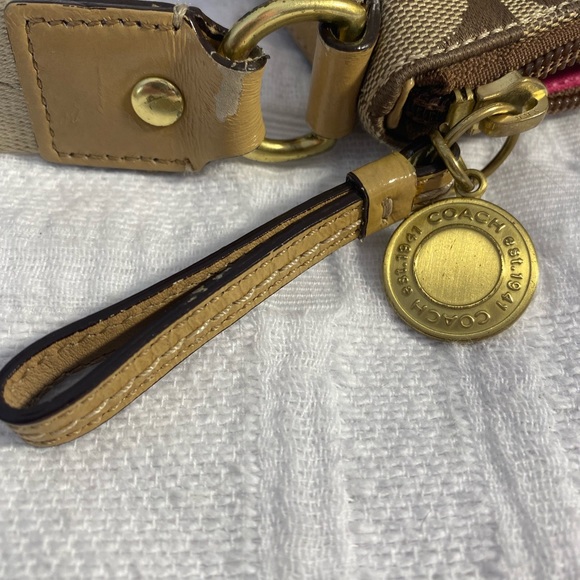 Coach cross body bag. - Picture 4 of 6